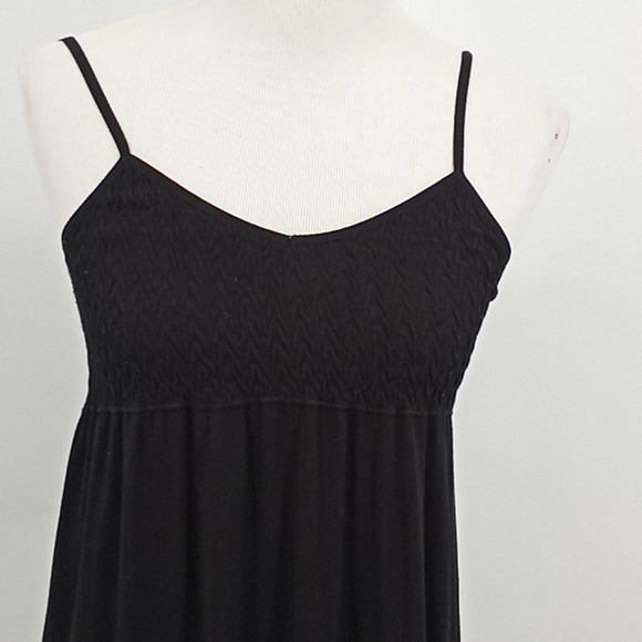 Elegant Black Maxi Dress - Picture 3 of 11